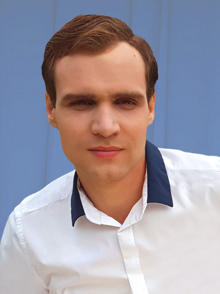 Алексей Александров переводчик экономист